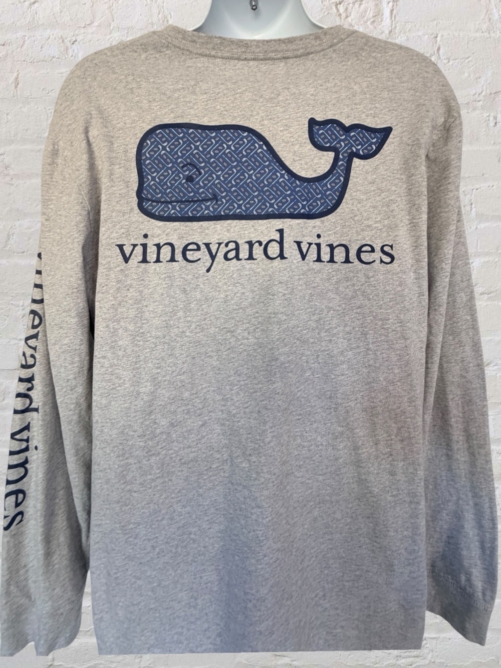 Vineyard Vines Long Sleeve Pocket T-Shirt Men’s XL Gray Whale Logo Graphic